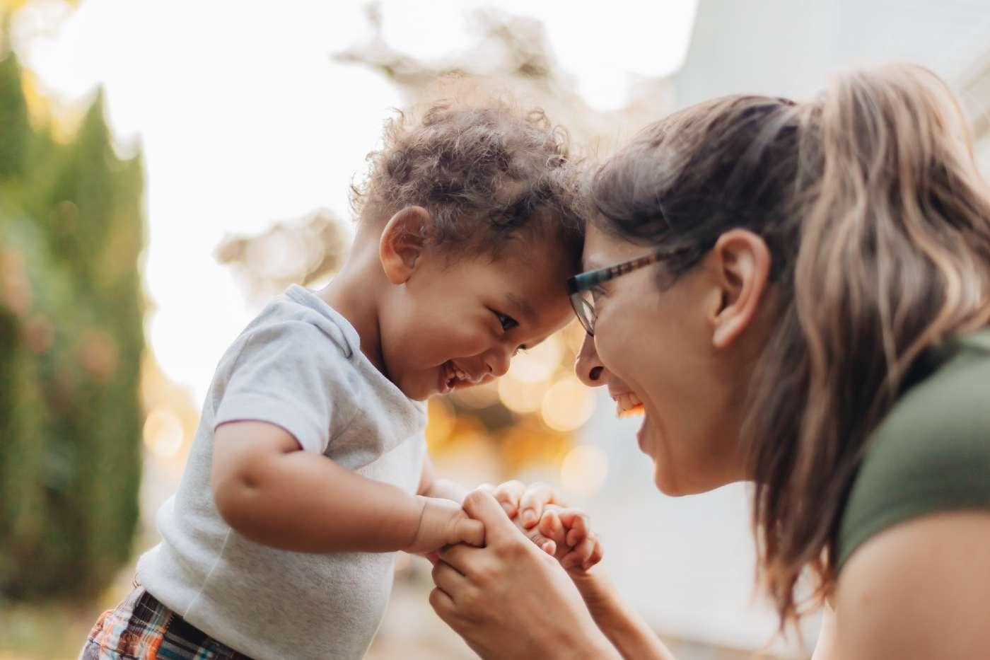How to help toddlers express emotions - mum encouraging toddler